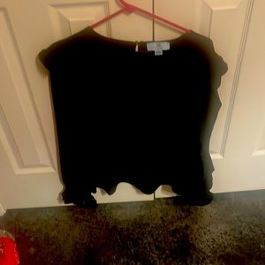 2 Large CeCe Top (1 New and 1 worn) 🔥deal